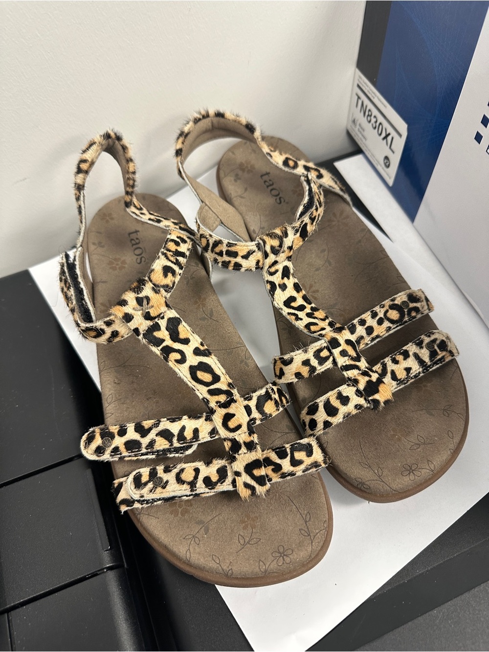 Taos Footwear Women's Trophy 2 sandals leopard US 8